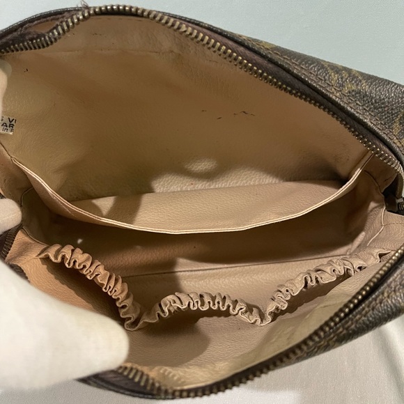 Louis Vuitton Cosmetic Pouch Trousse Toilette 23 - Picture 12 of 14
